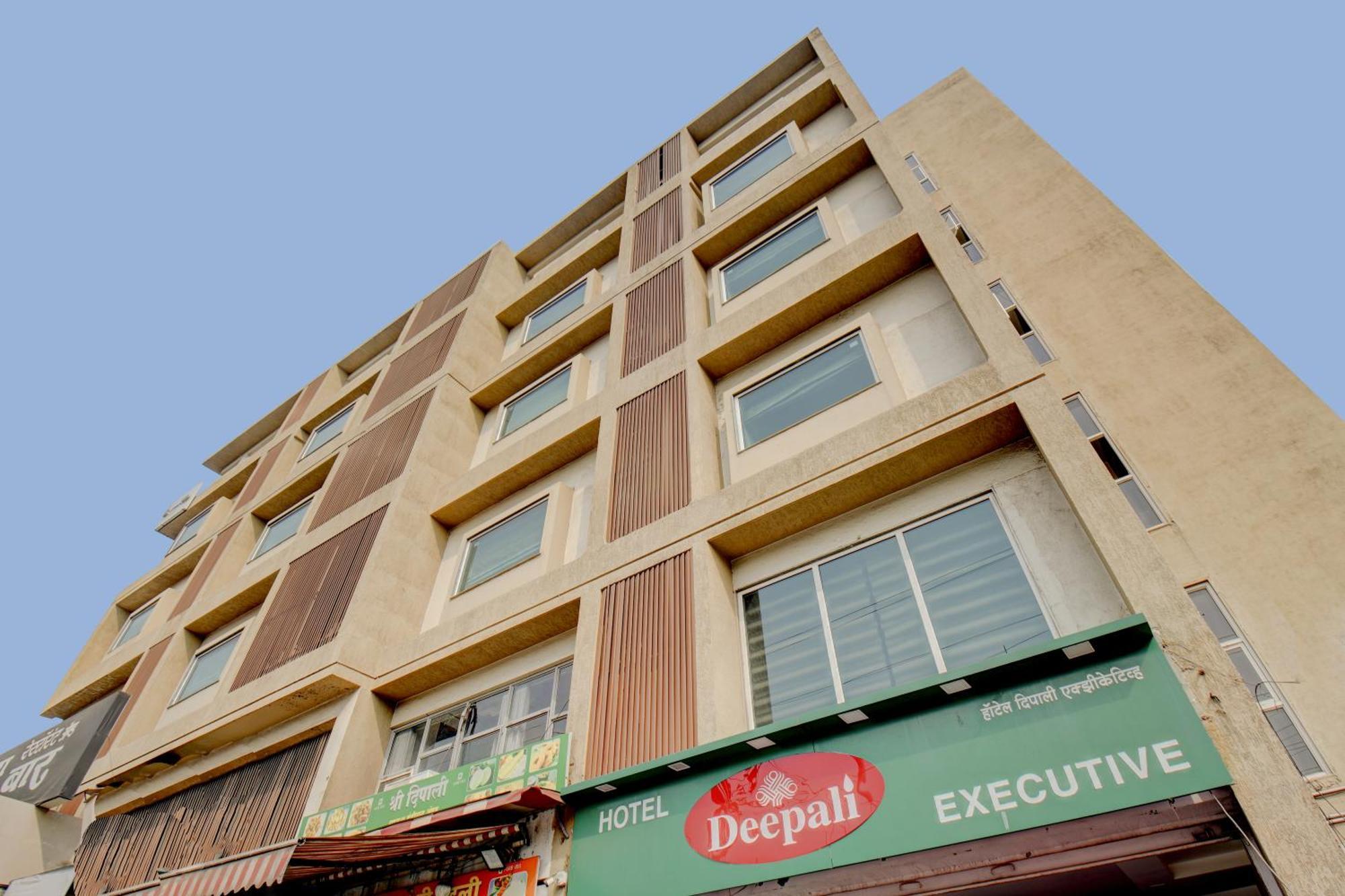 Hotel Deepali Executive Aurangābād Esterno foto